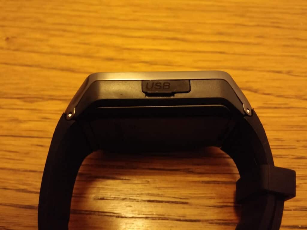 micro-usb-slot-Smartwatch-with-SIM-Card-Slot-MicroSD-Card-Slot