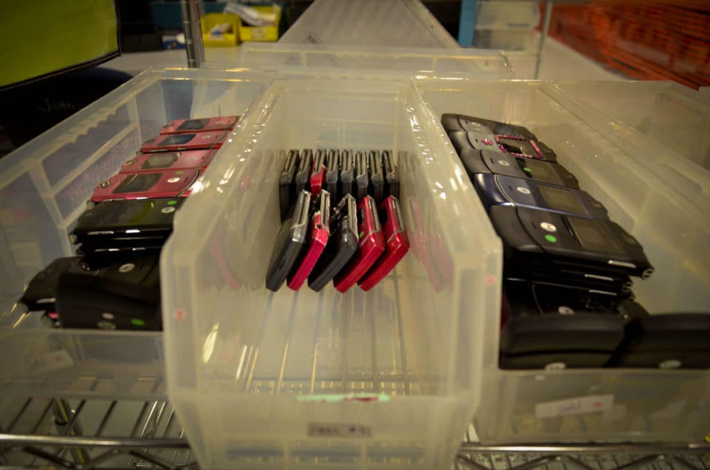 How to properly dispose a cell phone