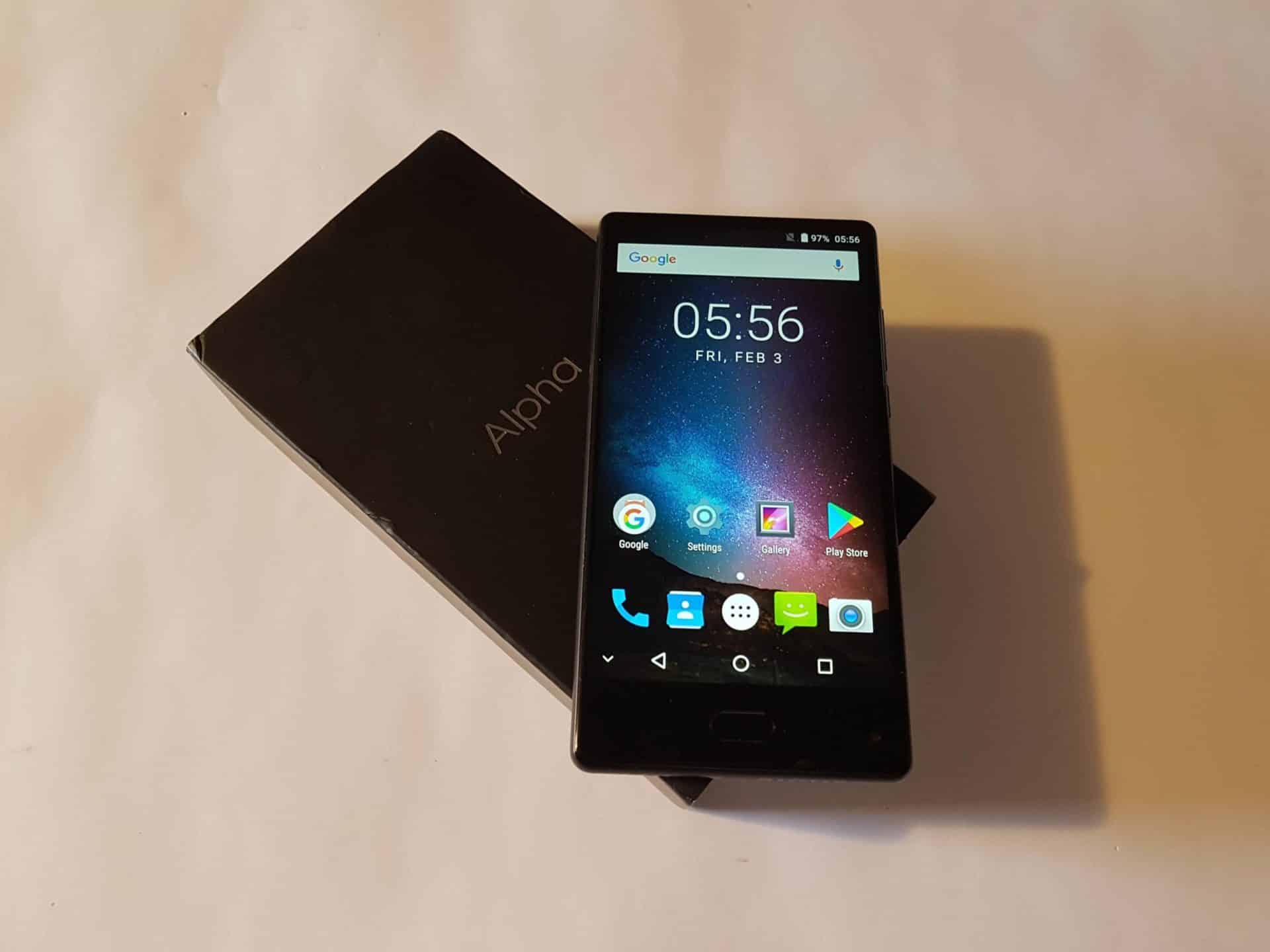 Article photo: MAZE Alpha review 6.0 inch bezel-less smartphone