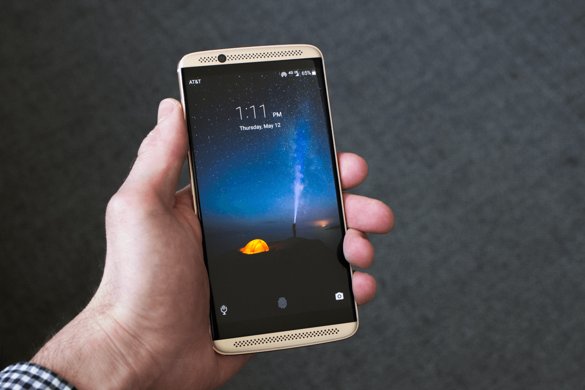 Article photo: ZTE AXON 7 powerful smartphone with a dual rear camera now on sale