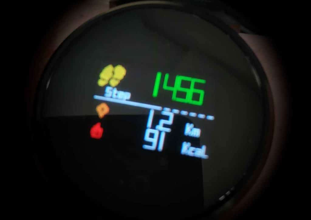 K2 Smartwatch screen on steps and calories