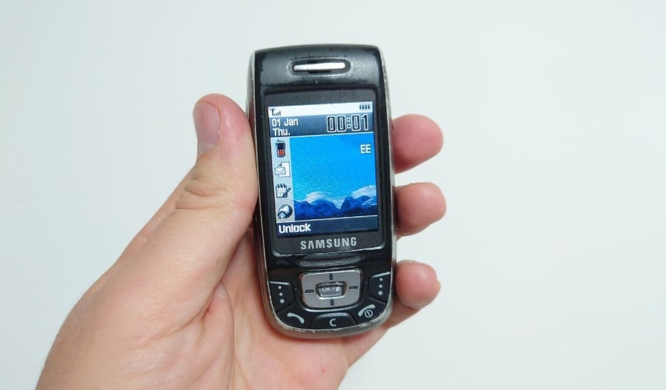 Samsung SGH-D500 flip phone
