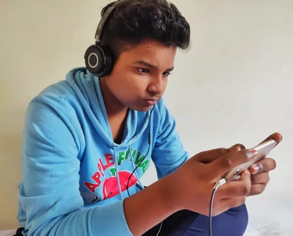 kid playing mobile game